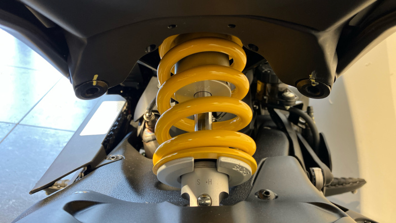 Ducati Diavel V4 - Dark Stealth Yellow (25MY)